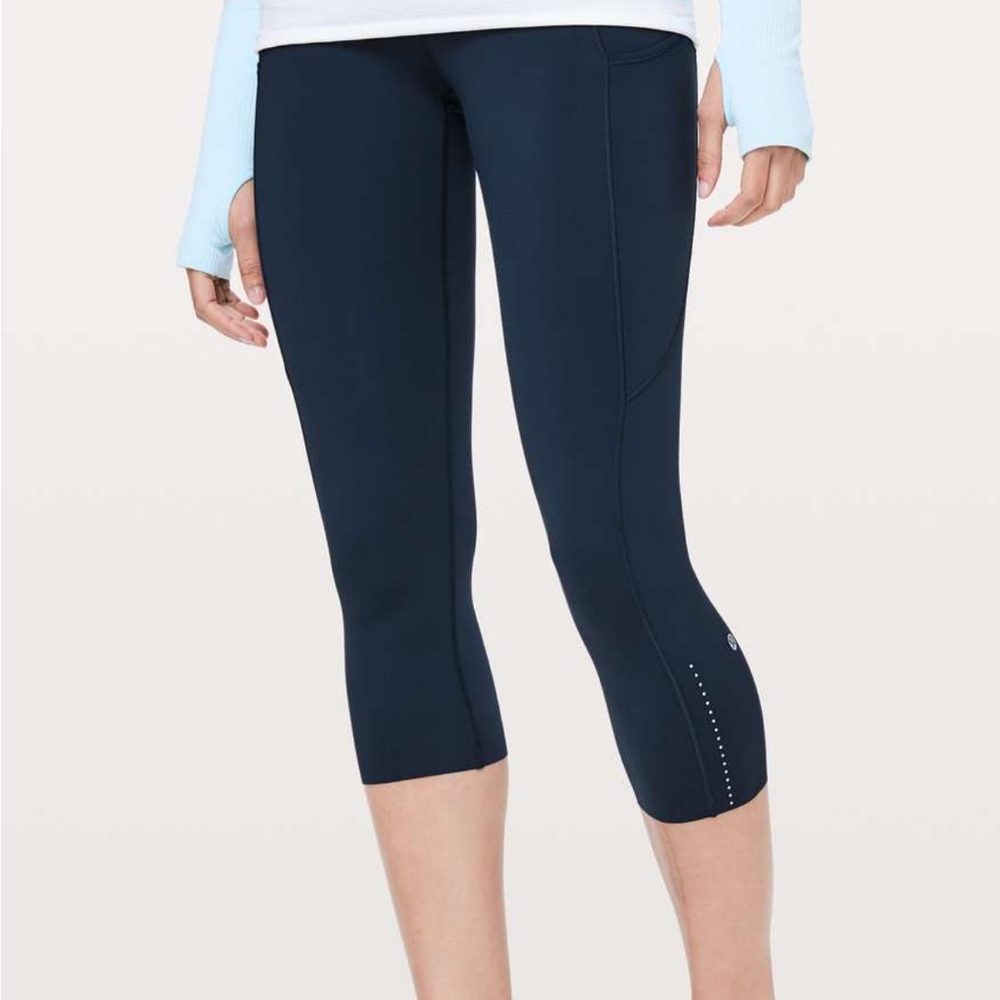 Lululemon Fast & Free Crop II *Nulux 19" in True Navy blue size 4